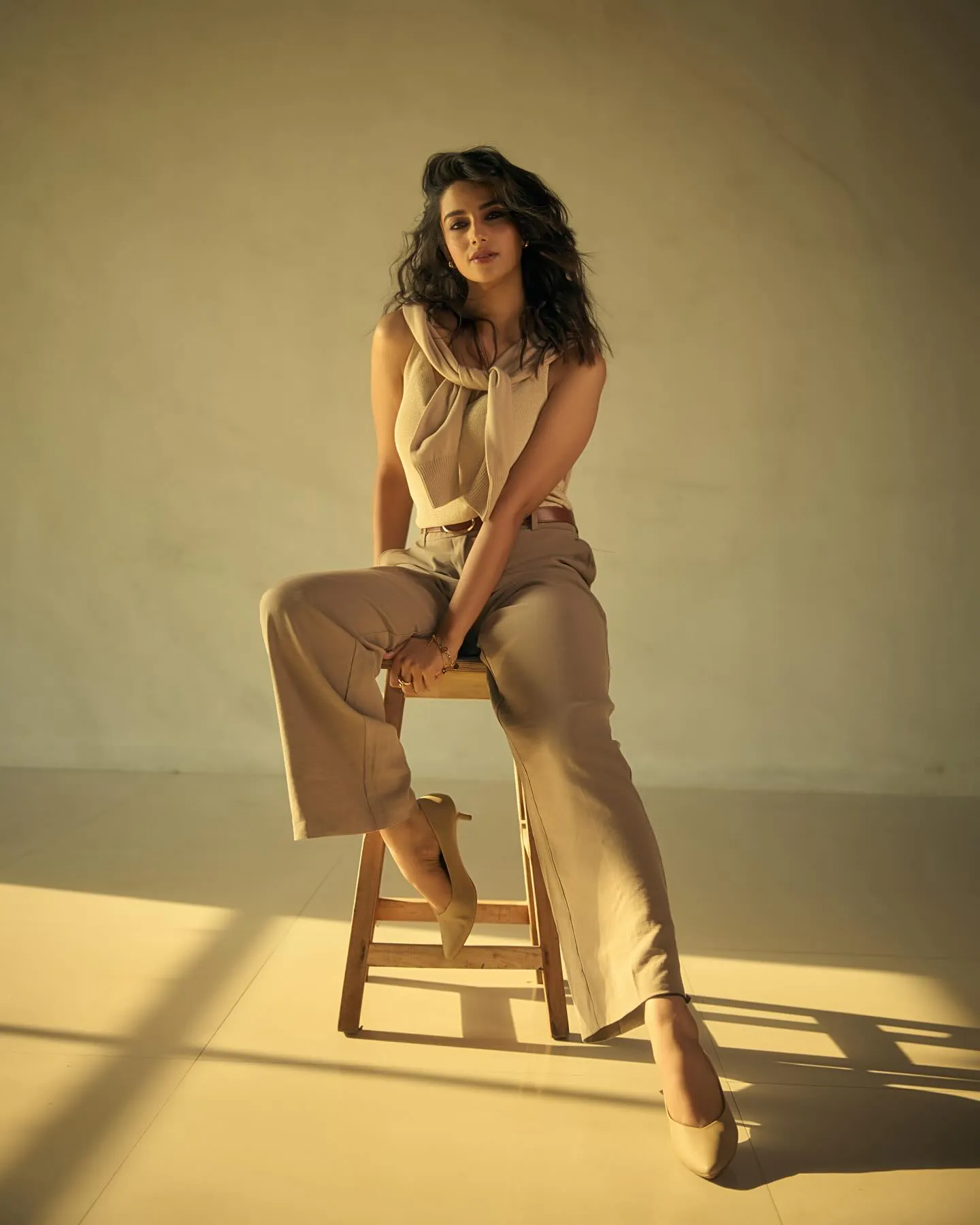 Meenaakshi Chaudhary - meenaakshi-chaudhary-sexy-42.webp